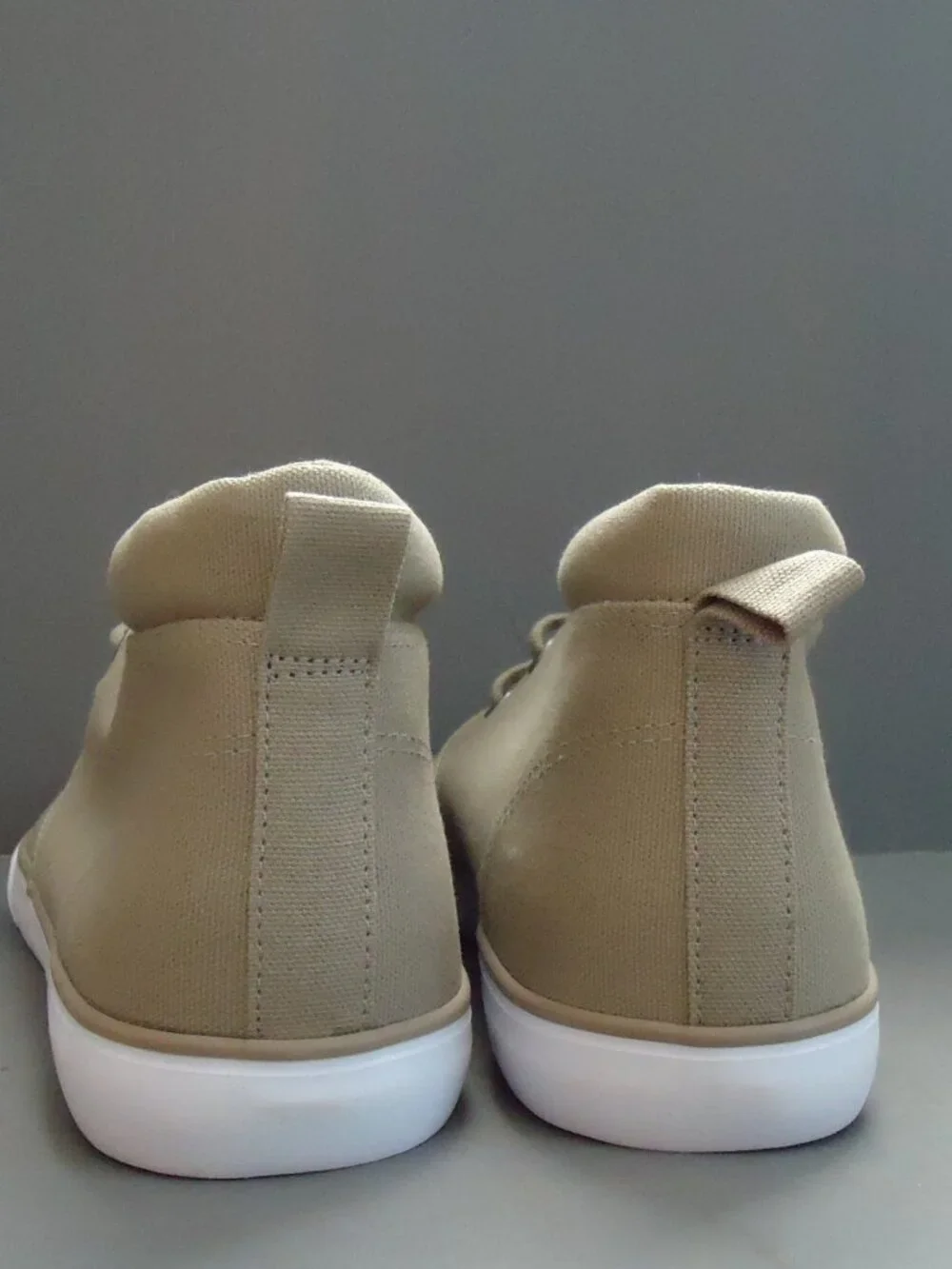 SIZE 11. Goodfellow & co men’s high-top canvas sneakers.